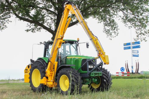 Afbeelding van John Deere 6820 Premium met Herder Grenadier MBK 513 SH