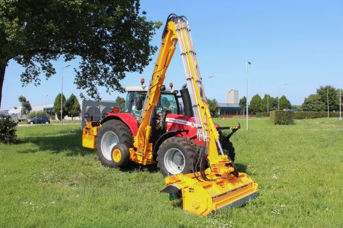 Afbeelding van Massey Ferguson 7718S met Herder Grenadier MBK 513 LSH