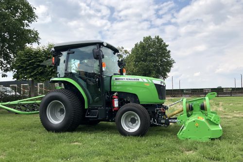 Afbeelding van Massey Ferguson 1747 HC met Omarv Roero 150 en weidesleep