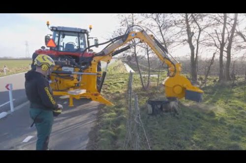 Afbeelding van Massey Ferguson 7718S Dyna-VT met Herder Fermex SC 800H stobbenfrees – Wim van Breda BV